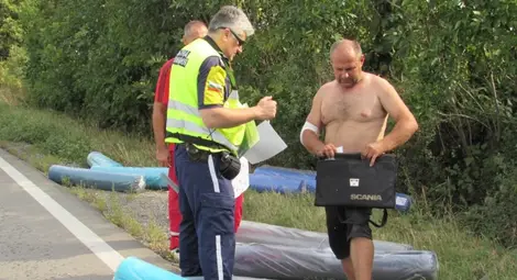 Украинецът, застлал пътя с топове плат, шофирал с 2.36 промила