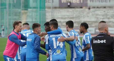 Футбол на бабуни и опълчение в Радомир спряха &bdquo;Дунав&ldquo; към поредна победа