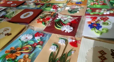 Ученици и възрастни от Русенско изпращат картички с мартеници в Брюксел по инициатива на евродепутата Мария Габриел