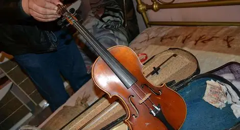 ГДБОП предотврати сделка с цигулка Страдивари и картини ГДБОП предотврати сделка с цигулка Страдивари и картини