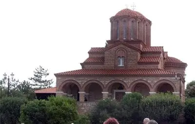 Ново чудо! Св. Паисий лекува безплодие и наркомания от благовонен гроб