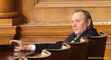 Новият просветен министър Стефан Воденичаров: Ще има увеличение на учителските заплати Новият просветен министър Стефан Воденичаров: Ще има увеличение на учителските заплати