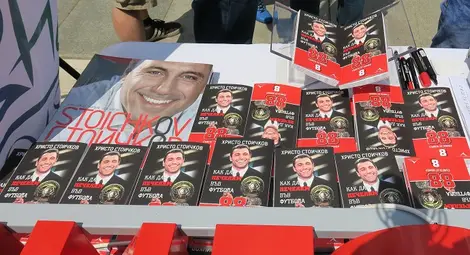 Христо Стоичков представи новата си книга и показа формулата за успех във футбола