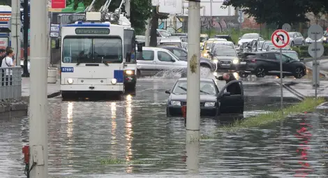 Порой парализира града