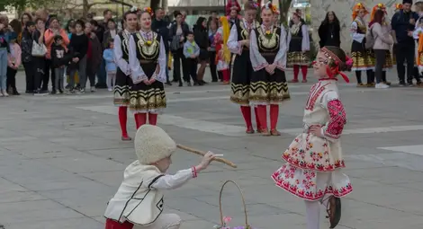 Американският президент Роналд Рейгън останал омагьосан от талантите на ансамбъл &bdquo;Здравец&ldquo;