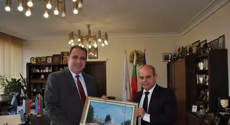 Стоилов рекламира летището пред посланика на Азербайджан