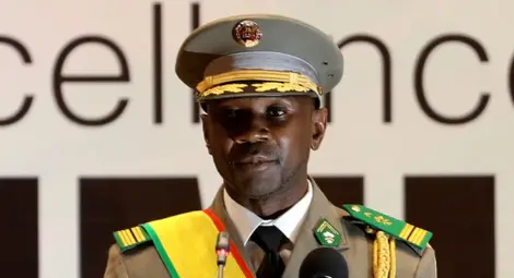 Опит за убийство на президента на Мали, нападнат е с нож в джамия