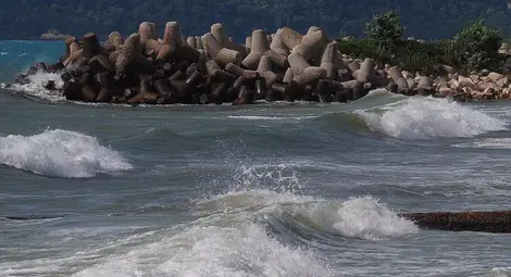 Опасно мъртво вълнение по Черноморието следващите дни