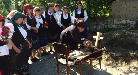 След 60-годишно прекъсване в Ценово възстановиха обичаи за плодородие