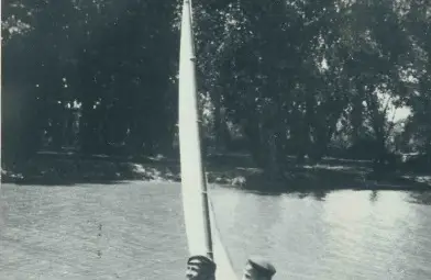 Снимка на най-младите членове на Яхтклуба в Русе - Любен Гройс и Димо Димов през 1936 г.