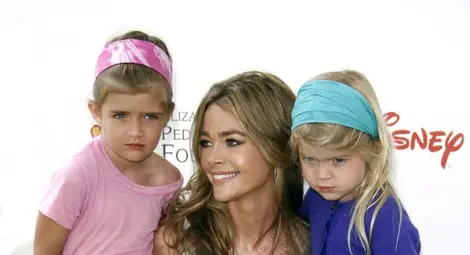 Чичо Чарли се пошегувал за брака си с порнозвездата