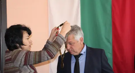 За втори път церемониалната огърлица стана притежание на кмета на община Борово Валентин Панайотов.   Снимка: ОА