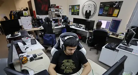 Работници в неплатен отпуск могат да бъдат наемани на втори трудов договор Работници в неплатен отпуск могат да бъдат наемани на втори трудов договор