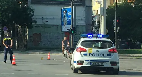 Автомобил счупи крак на жена с колело на велоалея