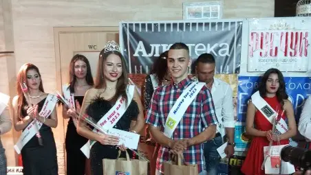 Победителите Светлозара Димитрова и Павел Николаев.