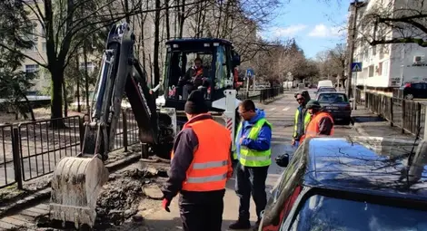 Продължават ремонтните дейности и почистването на улиците в Русе