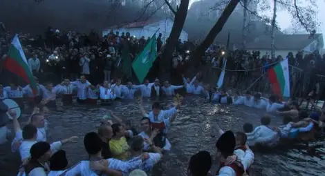 Вижте уникалното мъжко хоро в Тунджа /видео/