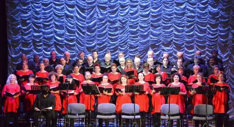 Русенски хористи пеят заедно  с Андреа Бочели в арабски оазис