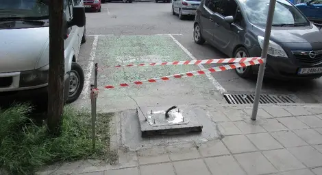 Монтирането на паркоматите тръгна от площада пред &bdquo;Св. Троица&ldquo;