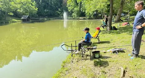 13-годишен рибар спечели турнира &bdquo;Мама, татко и аз&ldquo; с 3,300-килограмов амур на езерото с лилиите в Николово