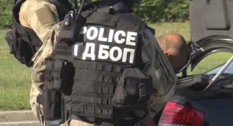 Издирват Бирмата и синовете му заради нелегано производство на цигари