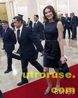 Карла Бруни-Саркози тръгва на турне наесен