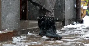 29 гипсирани след падане по заледените улици и тротоари