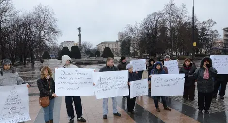 Протестиращи от &bdquo;Теодора&ldquo;: Променете законите, които позволяват да се вършат измами