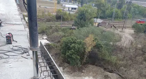 5,6 т тежи един стоманобетонен панел на Дунав мост при Русе