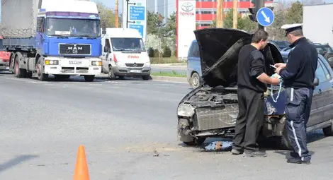 Две катастрофи в един час без сериозно пострадали