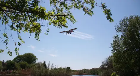 Вятърът отложи пръскането срещу комари от самолет