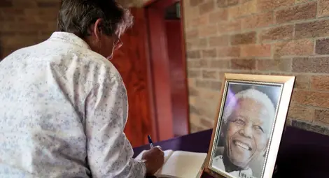 Светът изпраща Нелсън Мандела