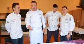 Гимназисти поканиха румънски връстници да премерят сили и в „На върха на ножа“