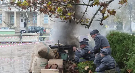 Пети пехотен полк превзе картечно  гнездо в жива картина на площада