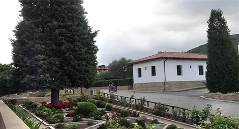 Ново чудо! Св. Паисий лекува безплодие и наркомания от благовонен гроб