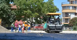 Стари септични ями отворили дупката в двора на „Отец Паисий“