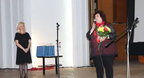 Директорът на училище &bdquo;Иван Вазов&ldquo;: Днес отбелязваме 152 години традиции. Вие сте надеждата и бъдещето