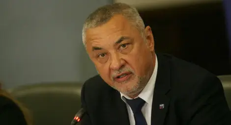 Валери Симеонов: Не приемам исканията за оставка заради ДАБЧ, неоснователни са