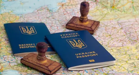 Украинците вече пътуват без визи в Европа
