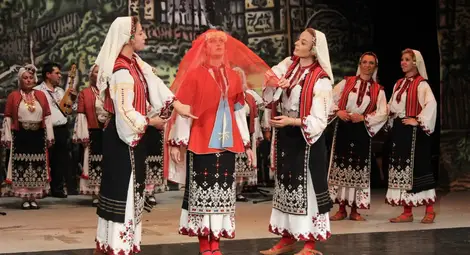 Автентичната капанска сватба оживява на сцената на Доходното здание