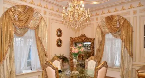 Вилата на ексглавния прокурор на Украйна смайва със злато и суперлукс