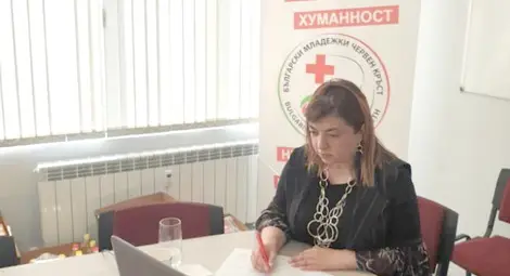 Председател на БЧК Алисе Муртезова води заседанието, което се проведе онлайн.                                             Снимка: БЧК-Русе