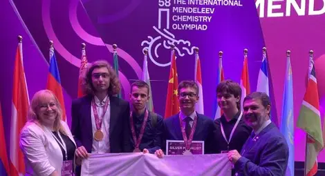 Пълен комплект медали за наши ученици на Менделеева олимпиада в Китай Пълен комплект медали за наши ученици на Менделеева олимпиада в Китай