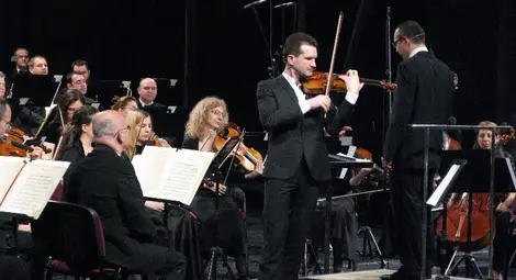 Вълшебната цигулка на Светлин Русев предизвика възторг у малки меломани