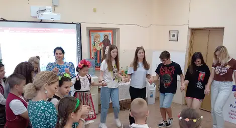 СУ &bdquo;Възраждане&ldquo; посрещна в Русе ученици и учители от Португалия, Северна Македония и Румъния /галерия/