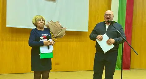 Над 120 деца и младежи от различни етнически групи се включиха в концерта „Да празнуваме заедно“ в Русе Над 120 деца и младежи от различни етнически групи се включиха в концерта „Да празнуваме заедно“ в Русе