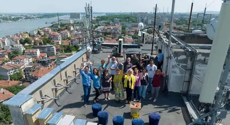 &bdquo;Телефонът&ldquo; показва с поглед отвисоко колко важни неща пропускаме с поглед в дисплея