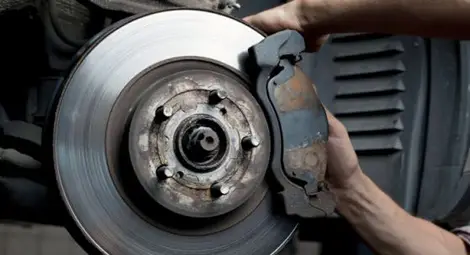 Скърцащи спирачки - защо и как да ги оправим