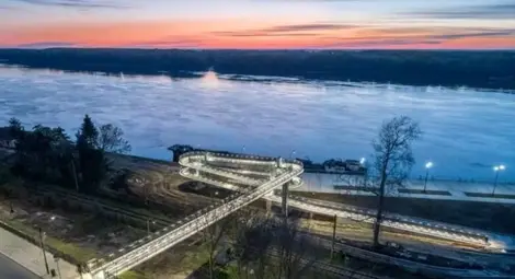 Шествие, мажоретки и концерти на кея в Деня на река Дунав