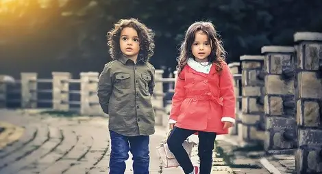 Защо родителите все повече се ориентират към детски дрехи Guess?